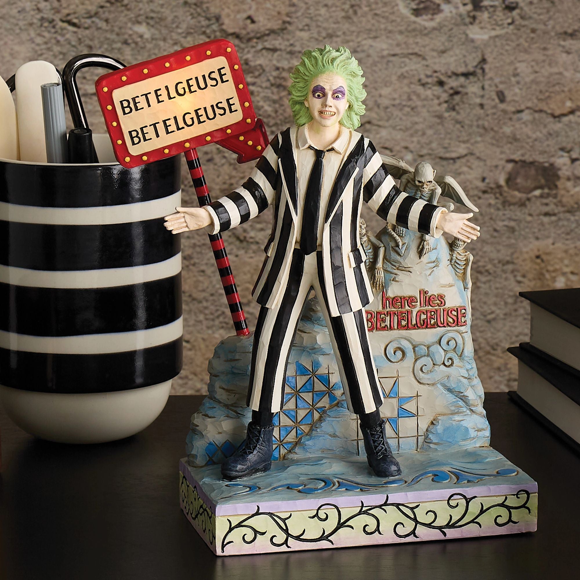 ジムショア ビートルジュース LEDサイン Beetlejuice LED Sign & Gravest – Jim Shore