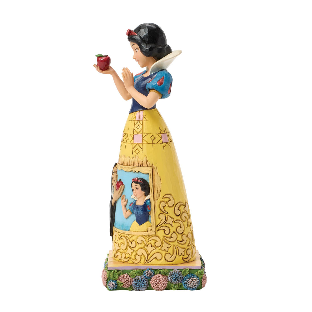 Snow White Apple with Scene